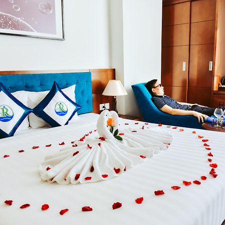 Ritzy Boutique Hotel Da Nang Beach Buitenkant foto