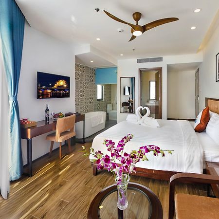 Ritzy Boutique Hotel Da Nang Beach Buitenkant foto