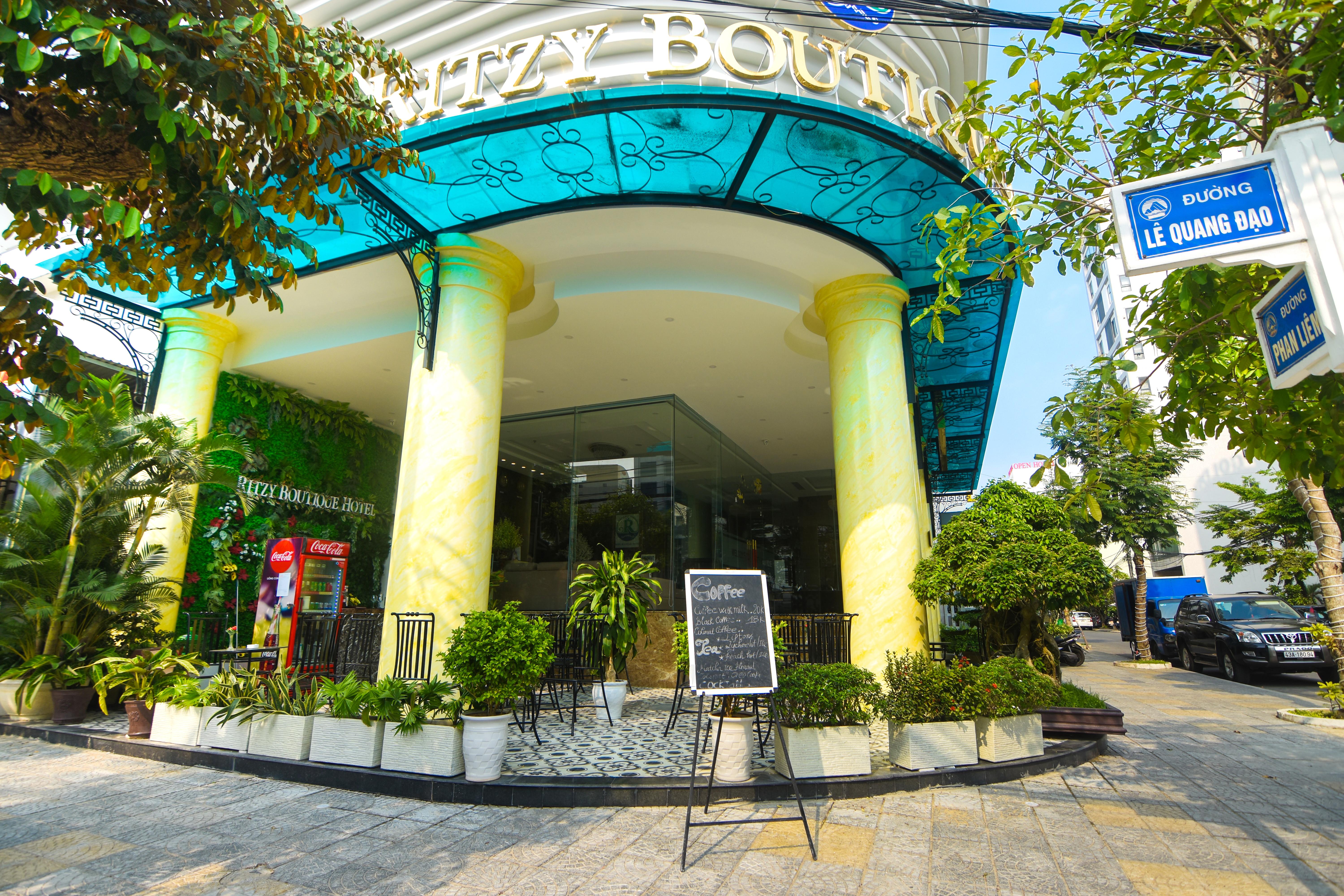 Ritzy Boutique Hotel Da Nang Beach Buitenkant foto