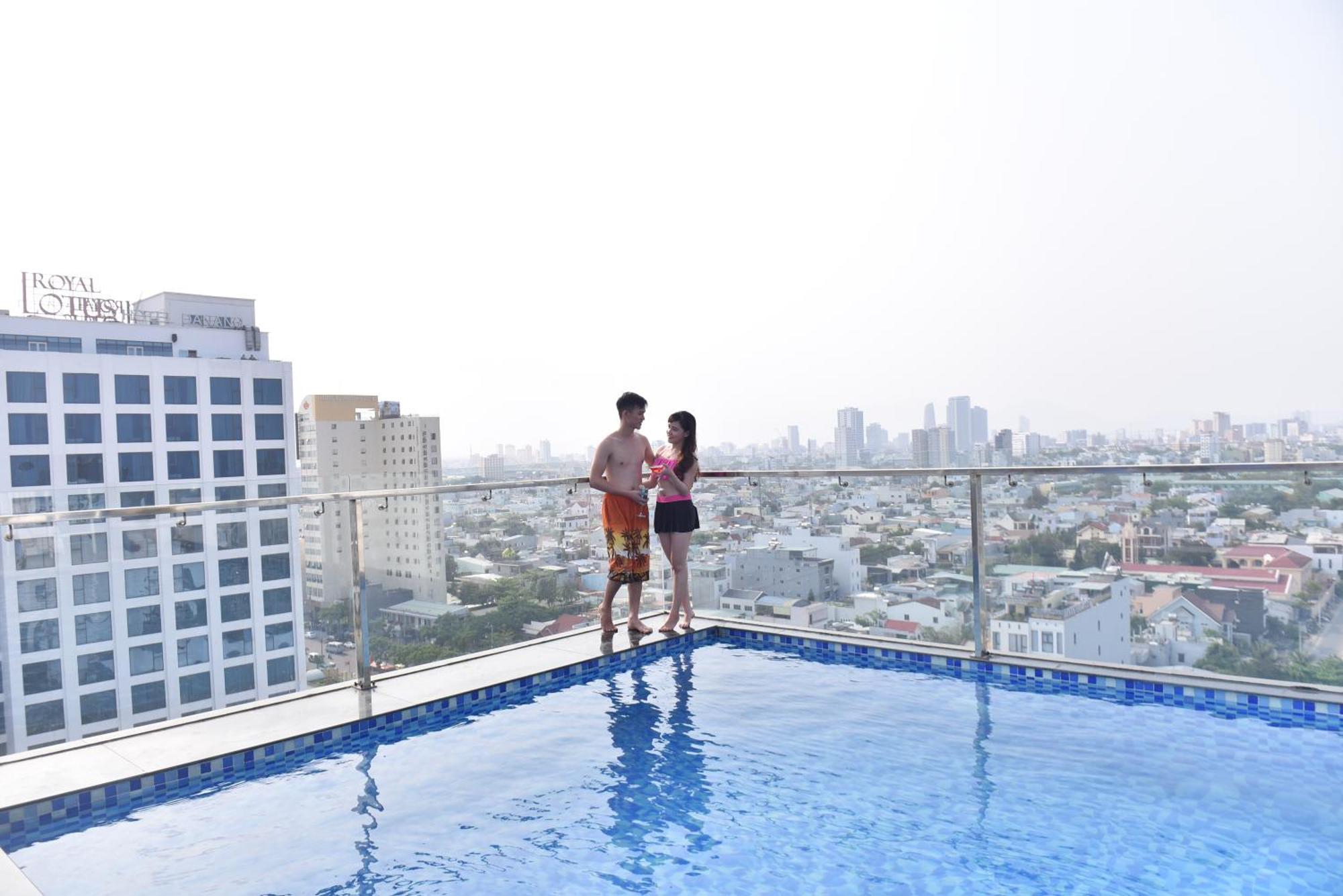 Ritzy Boutique Hotel Da Nang Beach Buitenkant foto