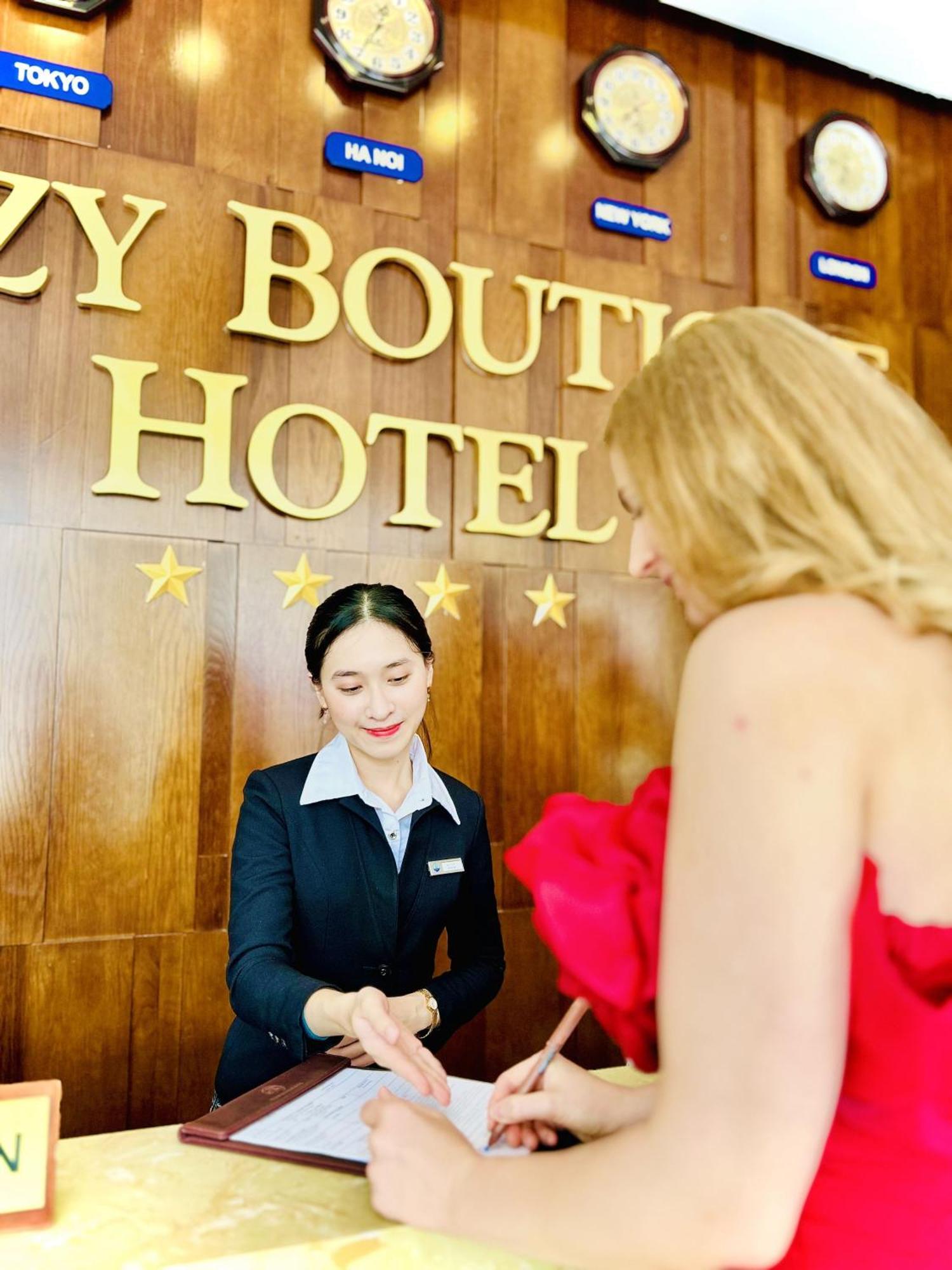 Ritzy Boutique Hotel Da Nang Beach Buitenkant foto