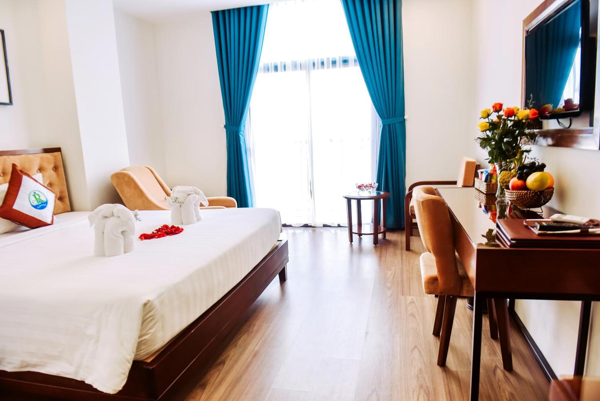 Ritzy Boutique Hotel Da Nang Beach Buitenkant foto