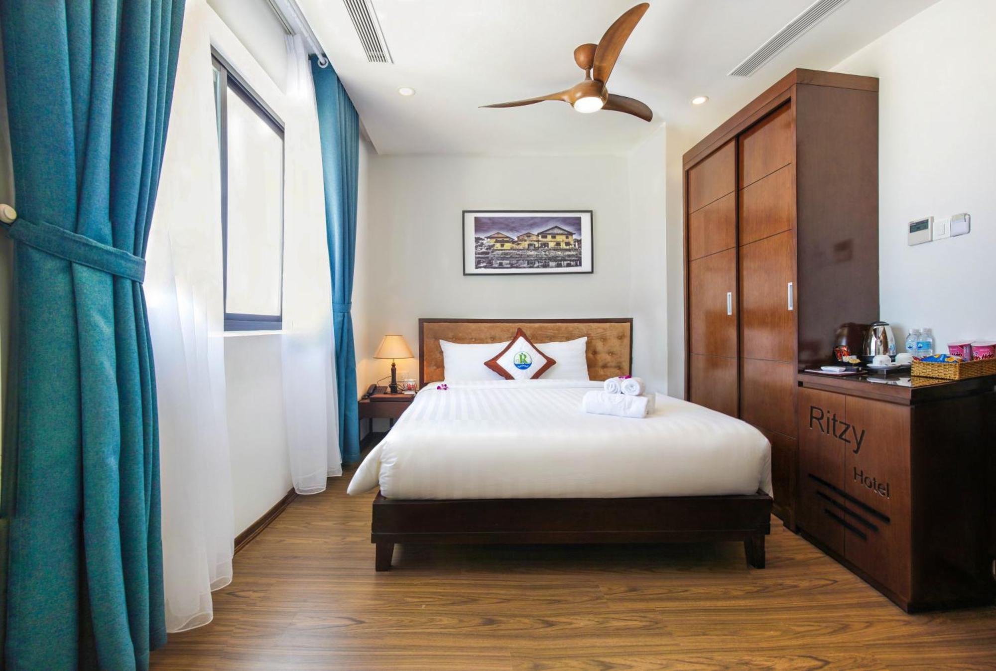 Ritzy Boutique Hotel Da Nang Beach Buitenkant foto