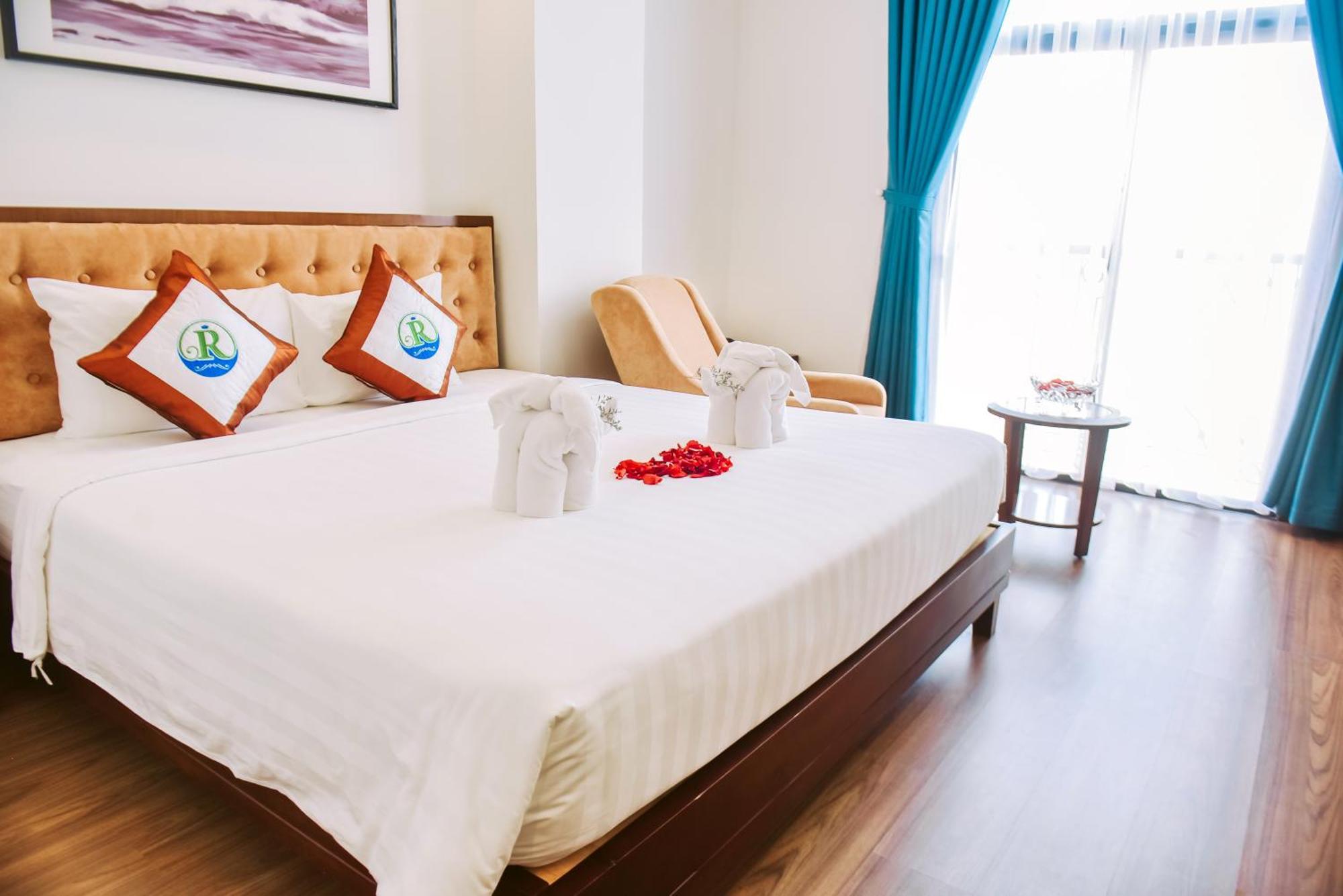 Ritzy Boutique Hotel Da Nang Beach Buitenkant foto