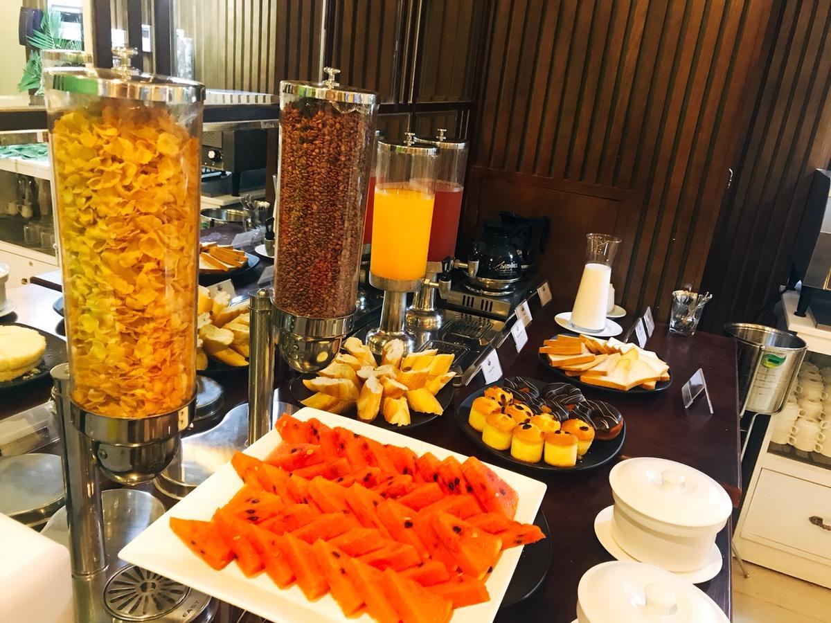 Ritzy Boutique Hotel Da Nang Beach Buitenkant foto