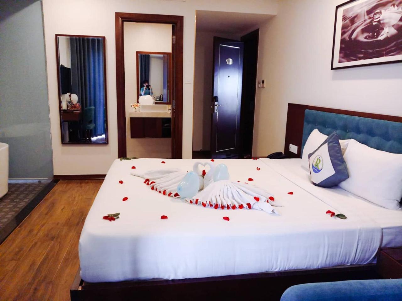 Ritzy Boutique Hotel Da Nang Beach Buitenkant foto